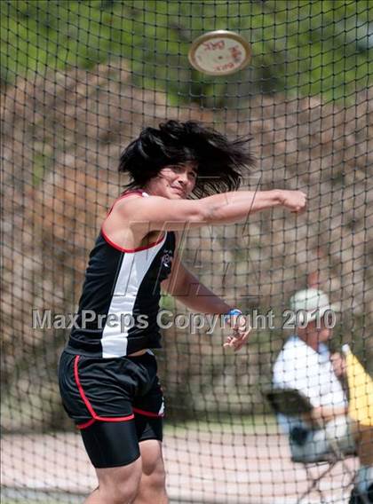Thumbnail 1 in Victor Lopez Bayou Classic photogallery.