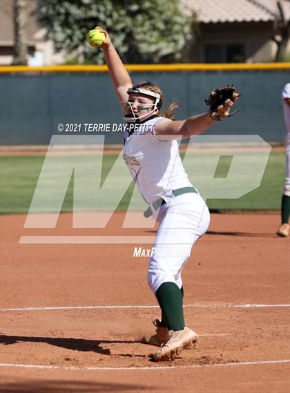 Thumbnail 2 in Cactus Shadows @ Horizon photogallery.