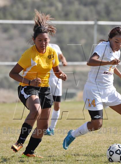 Thumbnail 2 in Kirtland Central vs. Santa Fe Indian School photogallery.