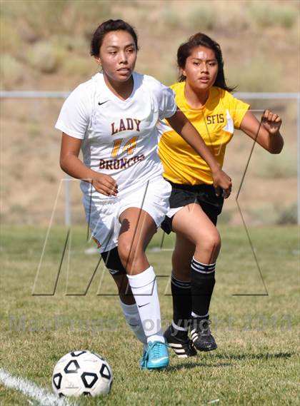 Thumbnail 2 in Kirtland Central vs. Santa Fe Indian School photogallery.