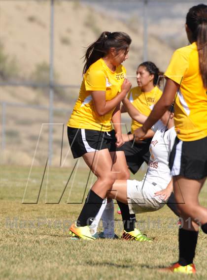 Thumbnail 2 in Kirtland Central vs. Santa Fe Indian School photogallery.