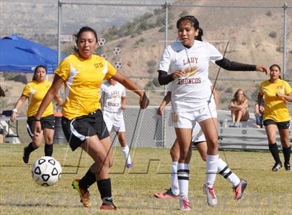 Thumbnail 2 in Kirtland Central vs. Santa Fe Indian School photogallery.