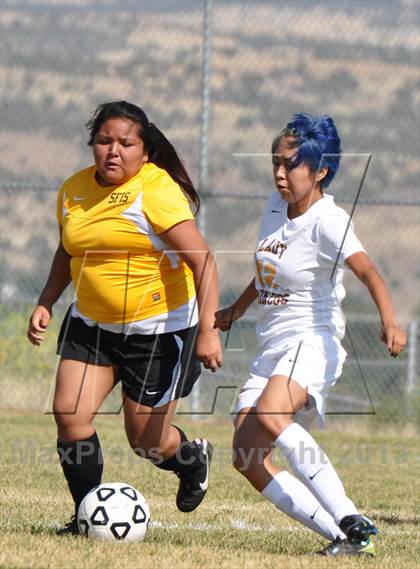 Thumbnail 2 in Kirtland Central vs. Santa Fe Indian School photogallery.