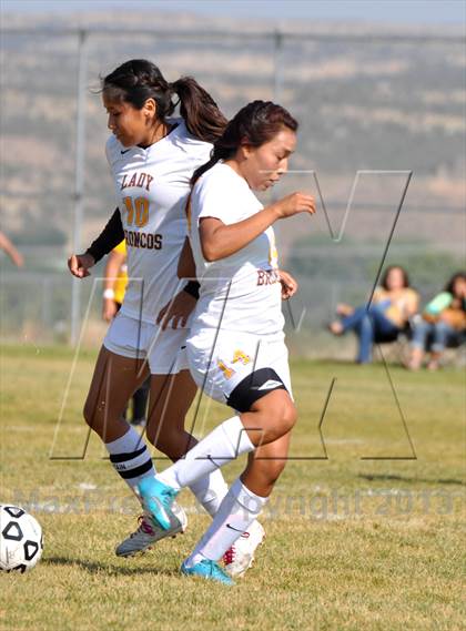 Thumbnail 2 in Kirtland Central vs. Santa Fe Indian School photogallery.