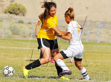 Thumbnail 2 in Kirtland Central vs. Santa Fe Indian School photogallery.
