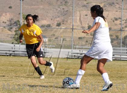 Thumbnail 2 in Kirtland Central vs. Santa Fe Indian School photogallery.