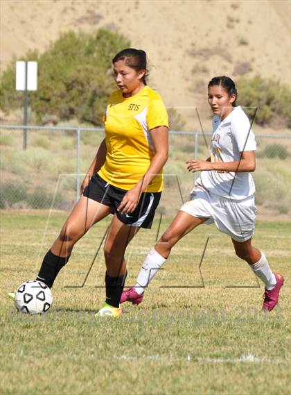 Thumbnail 3 in Kirtland Central vs. Santa Fe Indian School photogallery.