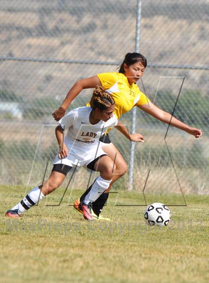 Thumbnail 2 in Kirtland Central vs. Santa Fe Indian School photogallery.