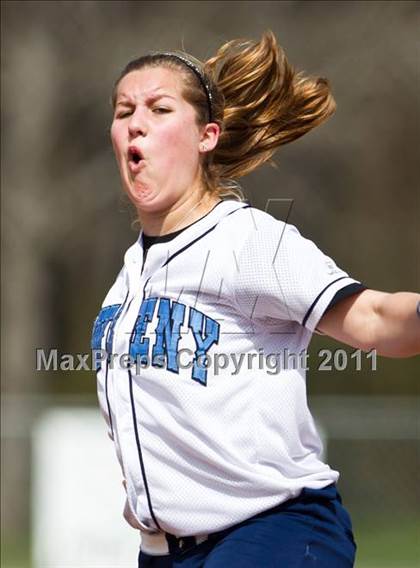 Thumbnail 3 in Sweeny vs. Terry (First Capitol Classic) photogallery.