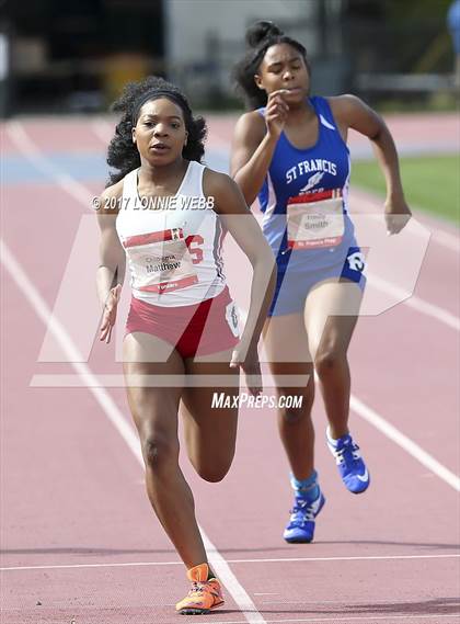 Thumbnail 3 in 50th Annual Loucks Games (Women's 200 Meter Dash) photogallery.