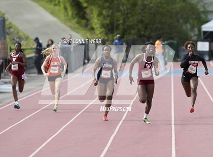 Thumbnail 2 in 50th Annual Loucks Games (Women's 200 Meter Dash) photogallery.