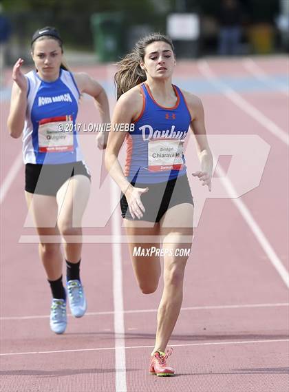 Thumbnail 2 in 50th Annual Loucks Games (Women's 200 Meter Dash) photogallery.