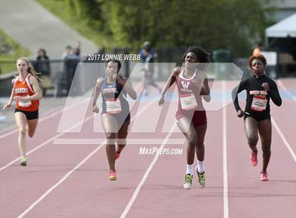 Thumbnail 3 in 50th Annual Loucks Games (Women's 200 Meter Dash) photogallery.