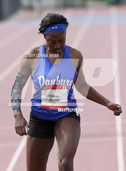 Thumbnail 3 in 50th Annual Loucks Games (Women's 200 Meter Dash) photogallery.