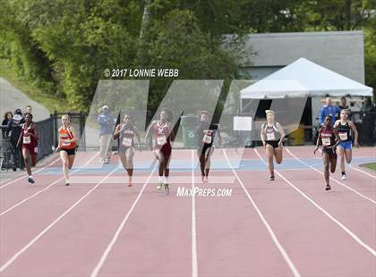 Thumbnail 2 in 50th Annual Loucks Games (Women's 200 Meter Dash) photogallery.