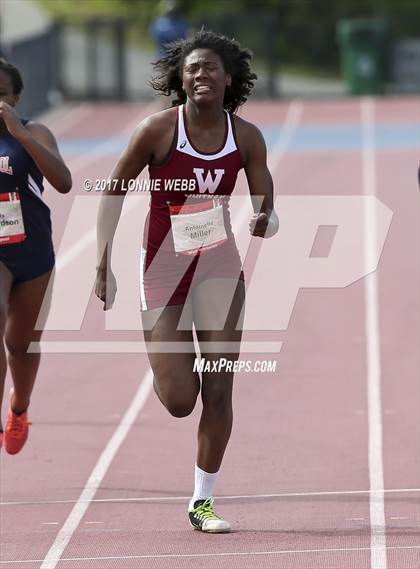 Thumbnail 1 in 50th Annual Loucks Games (Women's 200 Meter Dash) photogallery.
