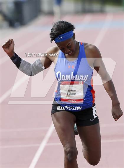 Thumbnail 1 in 50th Annual Loucks Games (Women's 200 Meter Dash) photogallery.