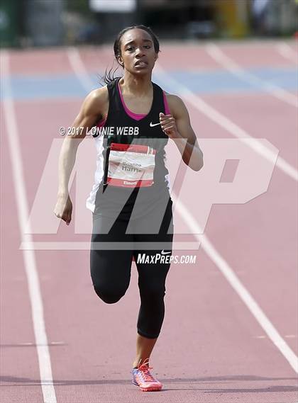 Thumbnail 2 in 50th Annual Loucks Games (Women's 200 Meter Dash) photogallery.