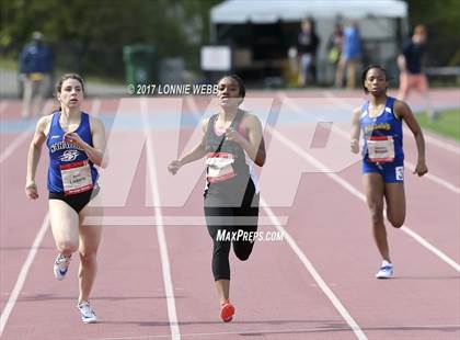 Thumbnail 3 in 50th Annual Loucks Games (Women's 200 Meter Dash) photogallery.