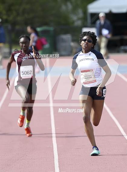 Thumbnail 2 in 50th Annual Loucks Games (Women's 200 Meter Dash) photogallery.