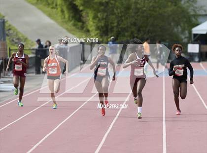 Thumbnail 1 in 50th Annual Loucks Games (Women's 200 Meter Dash) photogallery.