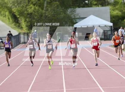 Thumbnail 2 in 50th Annual Loucks Games (Women's 200 Meter Dash) photogallery.