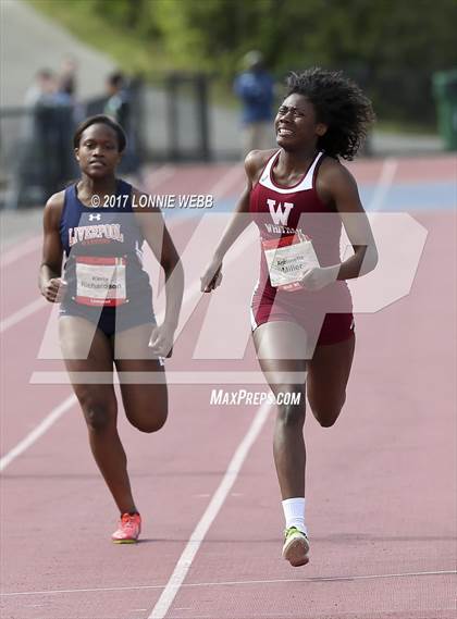 Thumbnail 1 in 50th Annual Loucks Games (Women's 200 Meter Dash) photogallery.