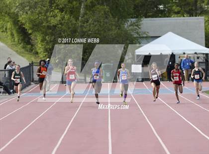 Thumbnail 2 in 50th Annual Loucks Games (Women's 200 Meter Dash) photogallery.