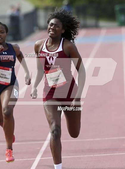 Thumbnail 1 in 50th Annual Loucks Games (Women's 200 Meter Dash) photogallery.