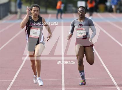 Thumbnail 2 in 50th Annual Loucks Games (Women's 200 Meter Dash) photogallery.
