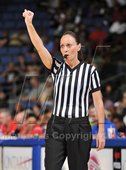 Thumbnail 2 in Windward vs. Mater Dei (CIF SoCal Regional Open Division Final) photogallery.
