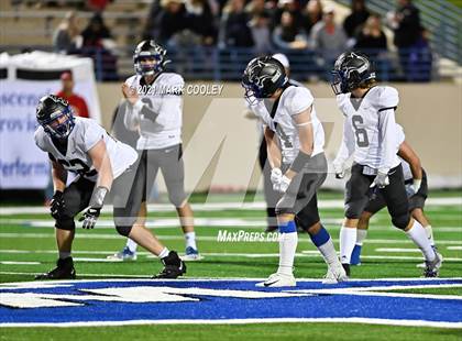 Thumbnail 2 in Groesbeck vs. Whitney (UIL 3A D1 Bi-District) photogallery.
