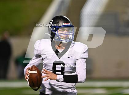 Thumbnail 1 in Groesbeck vs. Whitney (UIL 3A D1 Bi-District) photogallery.