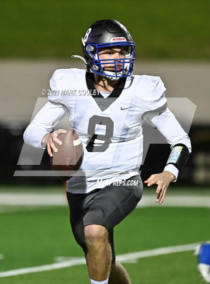 Thumbnail 2 in Groesbeck vs. Whitney (UIL 3A D1 Bi-District) photogallery.