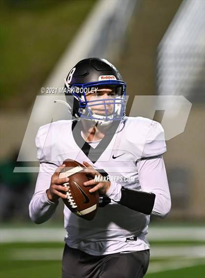 Thumbnail 2 in Groesbeck vs. Whitney (UIL 3A D1 Bi-District) photogallery.