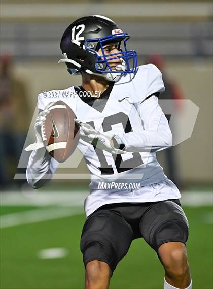 Thumbnail 2 in Groesbeck vs. Whitney (UIL 3A D1 Bi-District) photogallery.