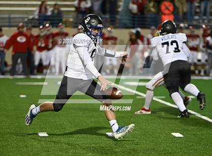 Thumbnail 2 in Groesbeck vs. Whitney (UIL 3A D1 Bi-District) photogallery.