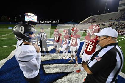 Thumbnail 1 in Groesbeck vs. Whitney (UIL 3A D1 Bi-District) photogallery.