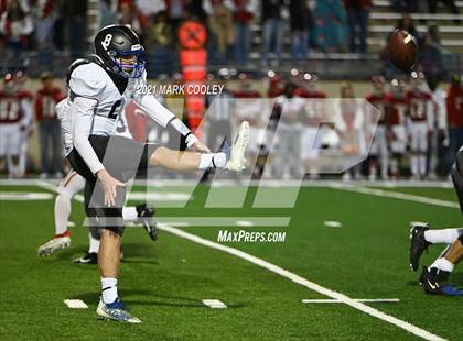 Thumbnail 2 in Groesbeck vs. Whitney (UIL 3A D1 Bi-District) photogallery.