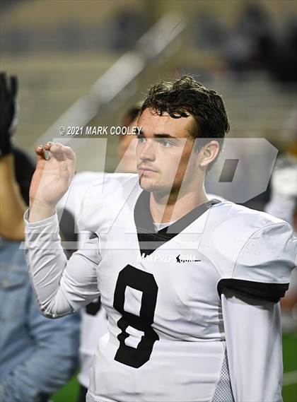 Thumbnail 2 in Groesbeck vs. Whitney (UIL 3A D1 Bi-District) photogallery.