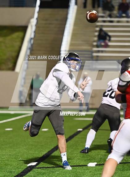 Thumbnail 1 in Groesbeck vs. Whitney (UIL 3A D1 Bi-District) photogallery.