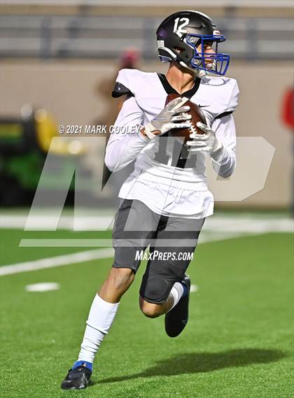 Thumbnail 2 in Groesbeck vs. Whitney (UIL 3A D1 Bi-District) photogallery.