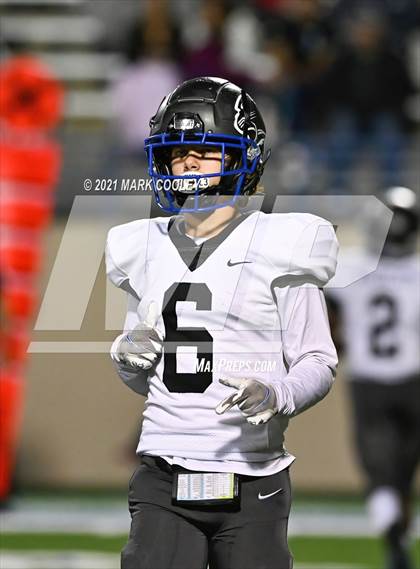 Thumbnail 1 in Groesbeck vs. Whitney (UIL 3A D1 Bi-District) photogallery.