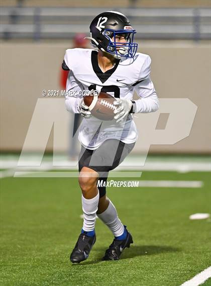 Thumbnail 3 in Groesbeck vs. Whitney (UIL 3A D1 Bi-District) photogallery.