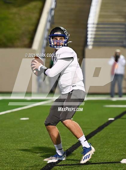 Thumbnail 3 in Groesbeck vs. Whitney (UIL 3A D1 Bi-District) photogallery.