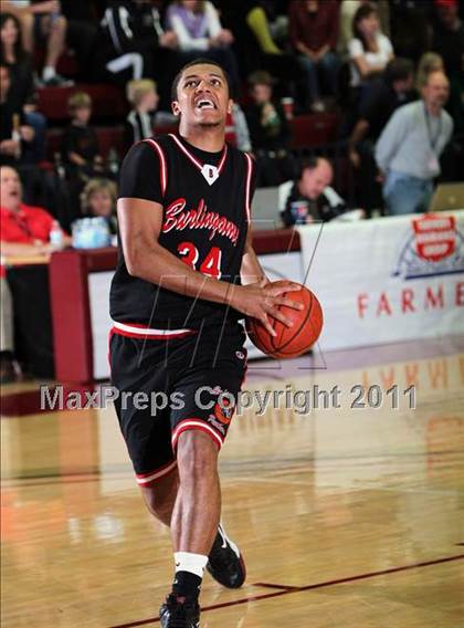 Thumbnail 2 in Burlingame vs. Sacred Heart Cathedral (CIF CCS D3 Final) photogallery.