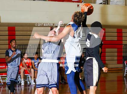 Thumbnail 2 in San fernando Valley East vs West (AllStar Game) photogallery.