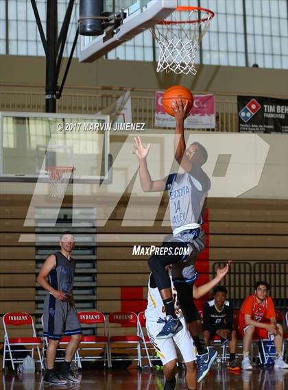 Thumbnail 2 in San fernando Valley East vs West (AllStar Game) photogallery.