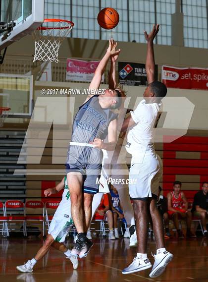 Thumbnail 3 in San fernando Valley East vs West (AllStar Game) photogallery.