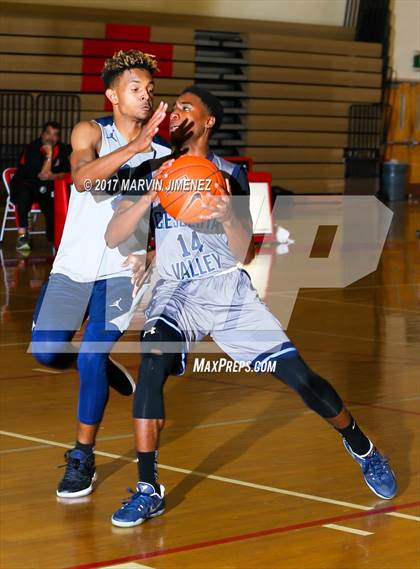 Thumbnail 2 in San fernando Valley East vs West (AllStar Game) photogallery.